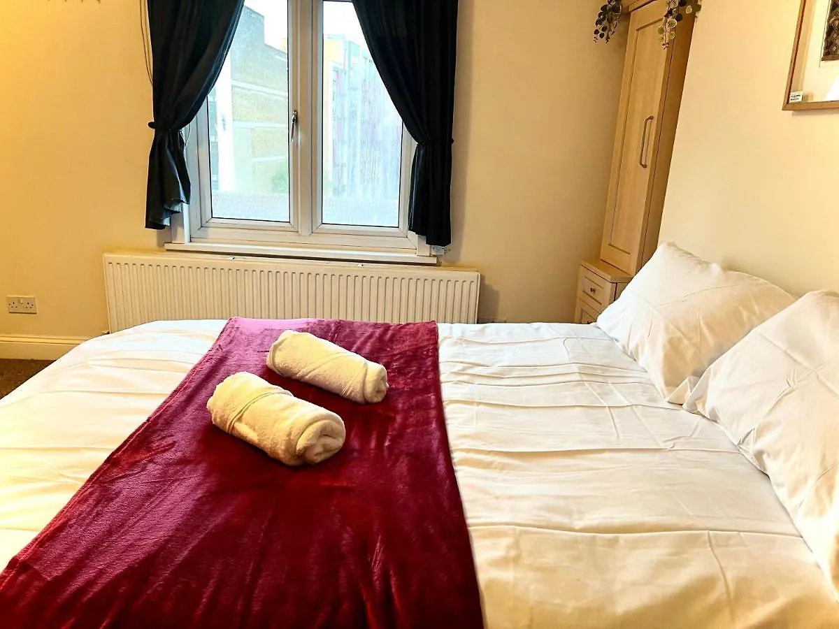 Aldgate Holiday Rooms London
