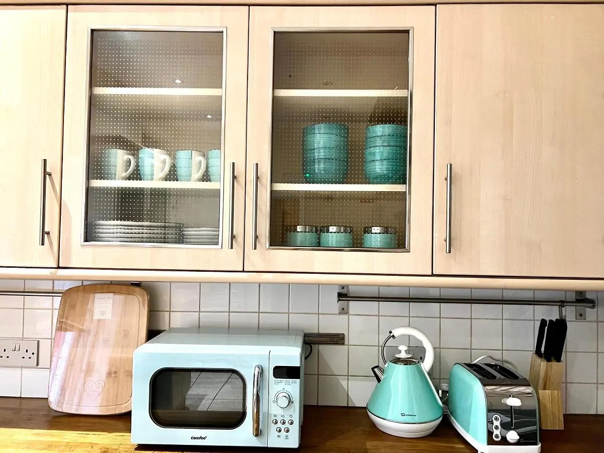 Aldgate Holiday Rooms London Apartment