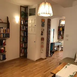 nice-apartment-near-schonbrunn-and-downtown.vienna-besthotels.com/