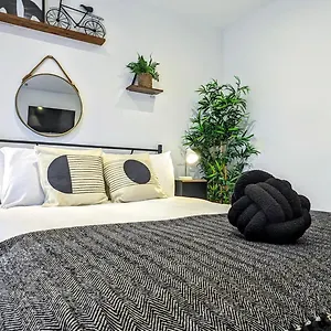  Apartament Innit Townhouse