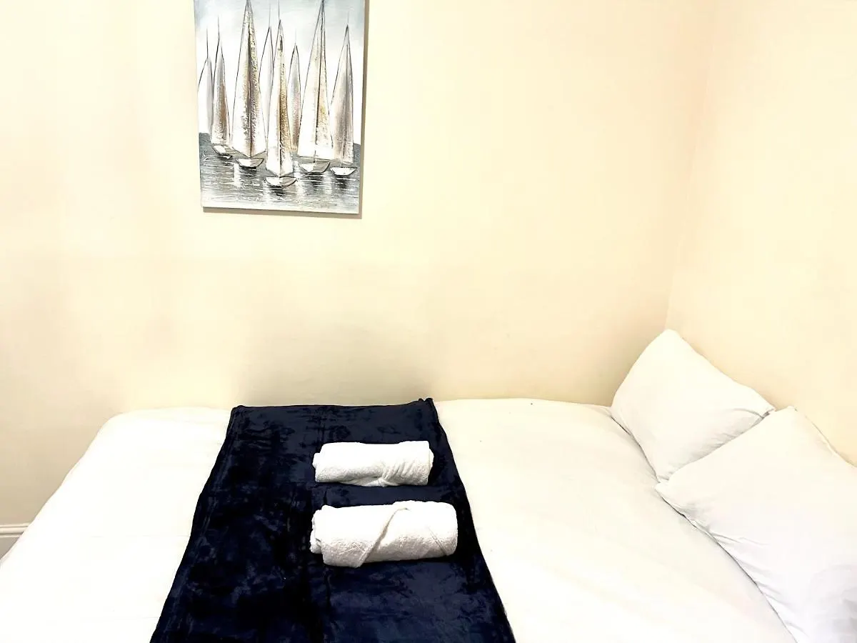 Apartment Aldgate Holiday Rooms London United Kingdom